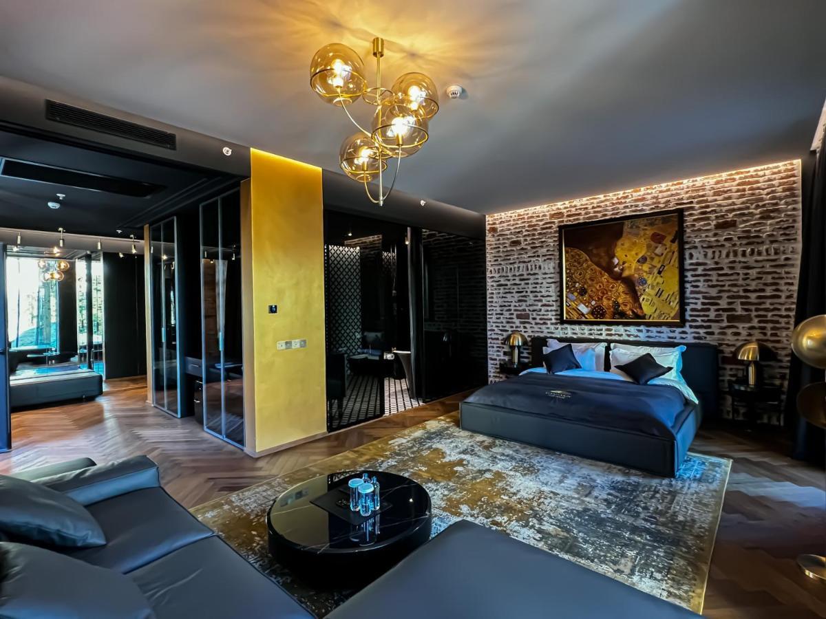 Mandarin Club House Hotell Batumi Exteriör bild
