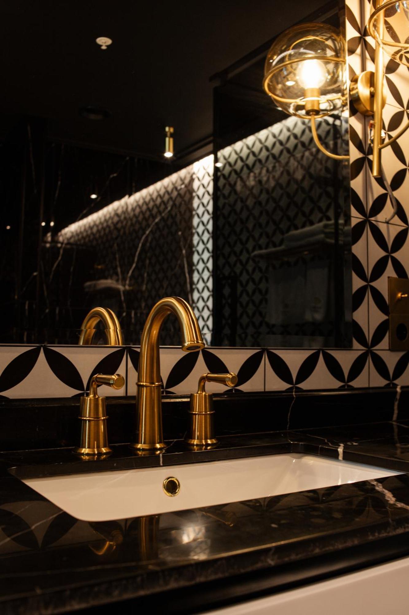 Mandarin Club House Hotell Batumi Exteriör bild