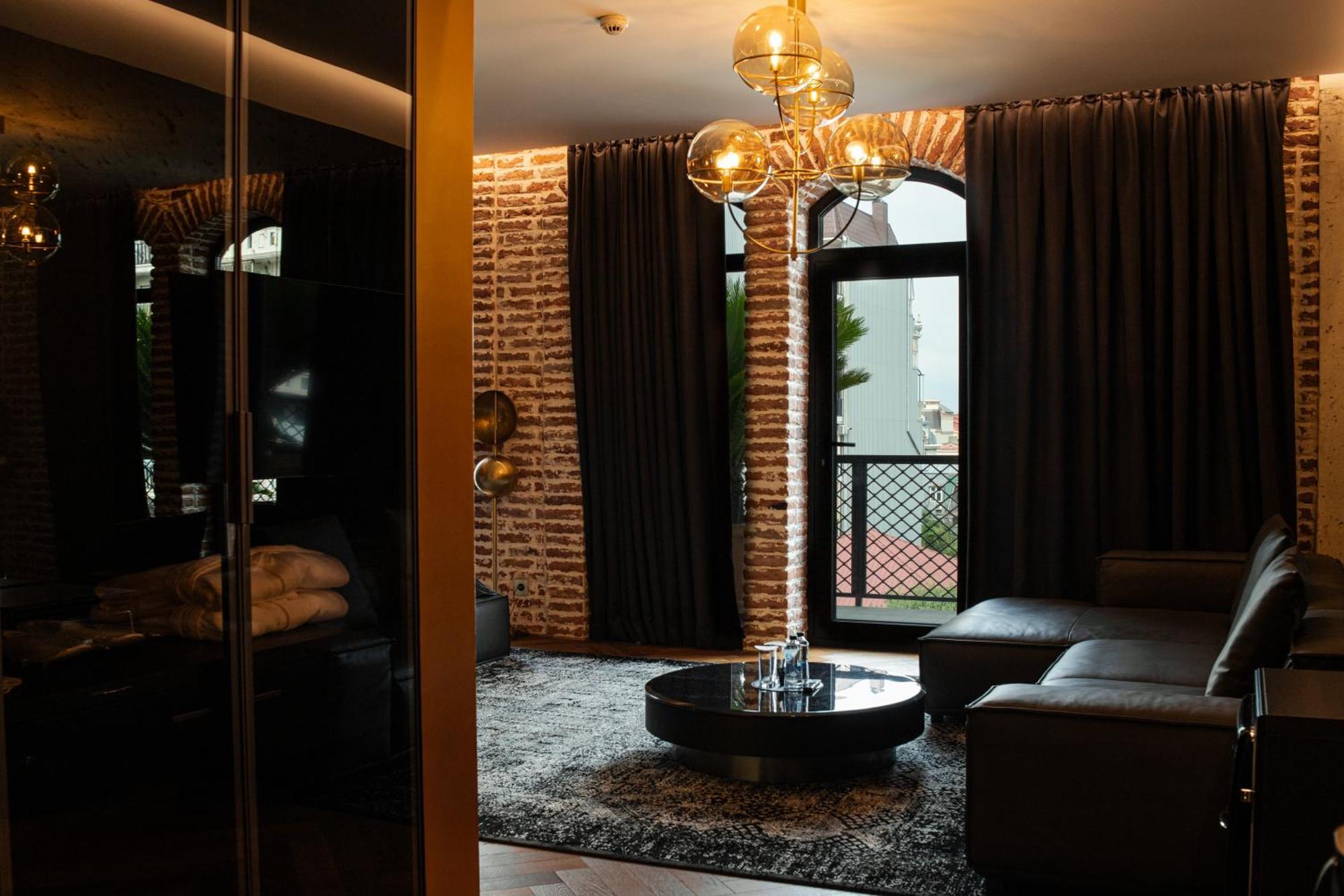 Mandarin Club House Hotell Batumi Exteriör bild