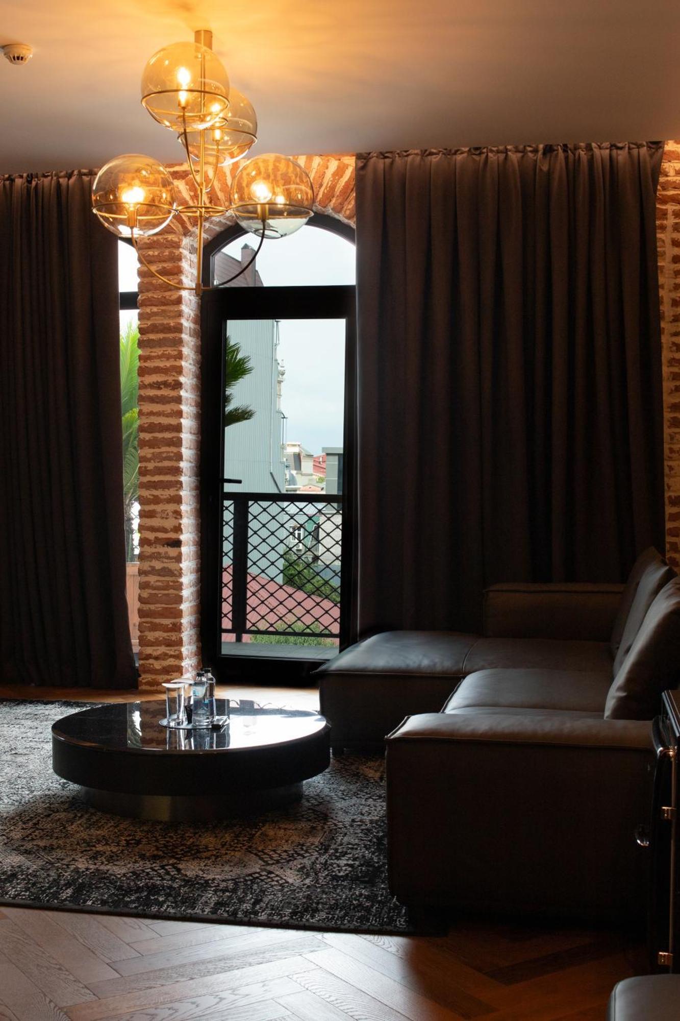 Mandarin Club House Hotell Batumi Exteriör bild