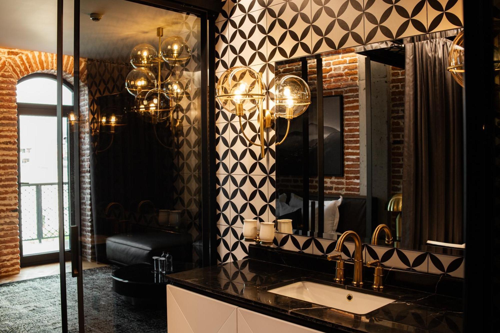 Mandarin Club House Hotell Batumi Exteriör bild
